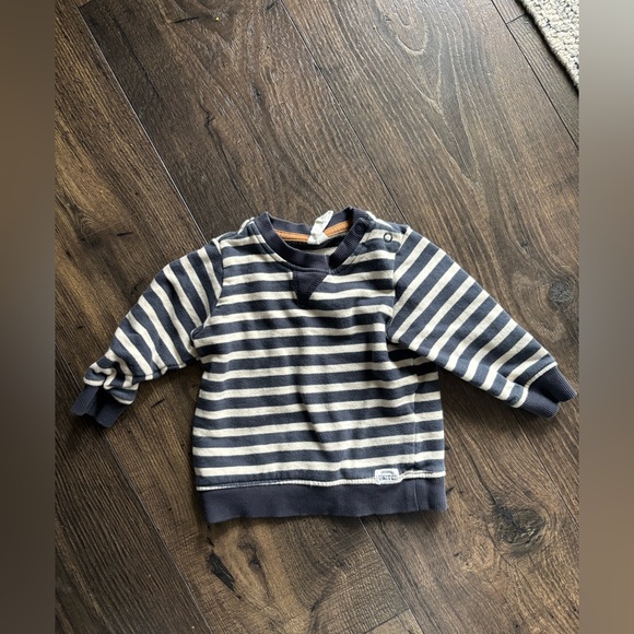 H&M Sweatshirt - Picture 1 of 4